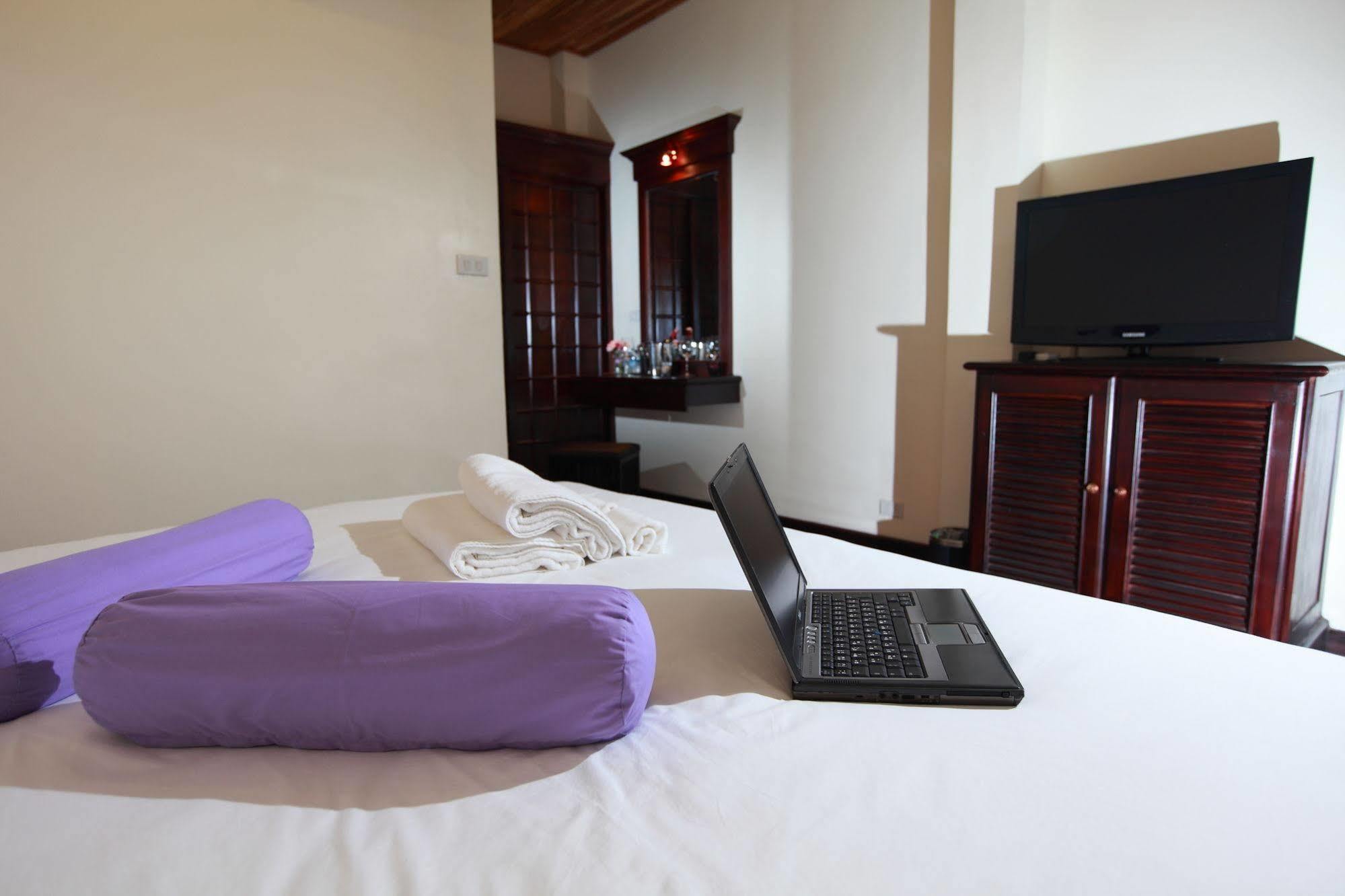 Seasons Riverside Hotel Vientiane Extérieur photo
